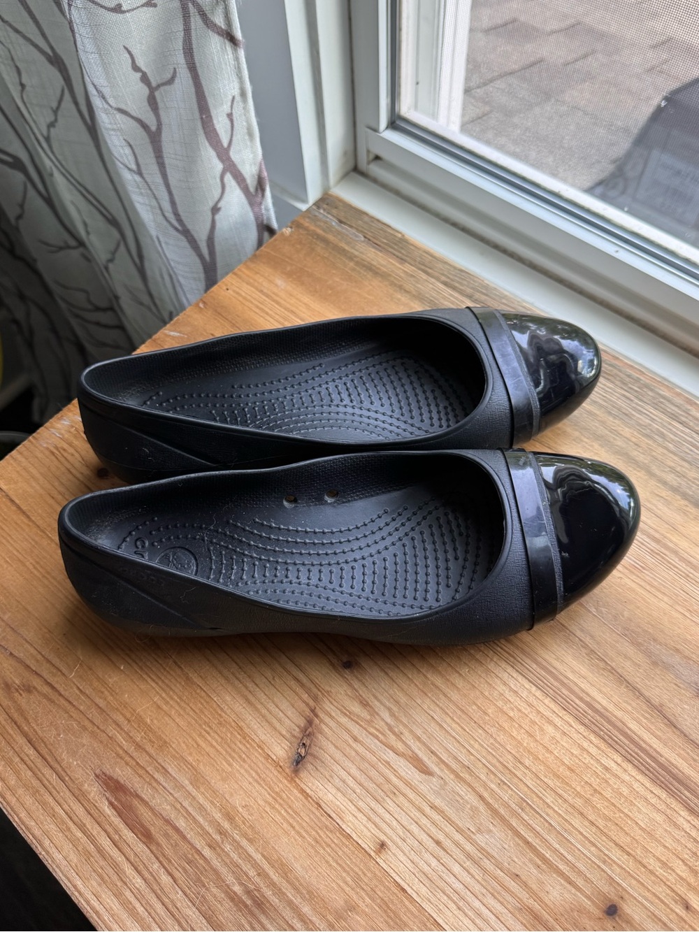 Crocs 12300 Black Patent Cap Toe Ballet Flats Slip On Comfort Shoes 10